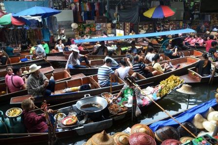 bangkok marché flottant durant notre vacances en famille en Thailande